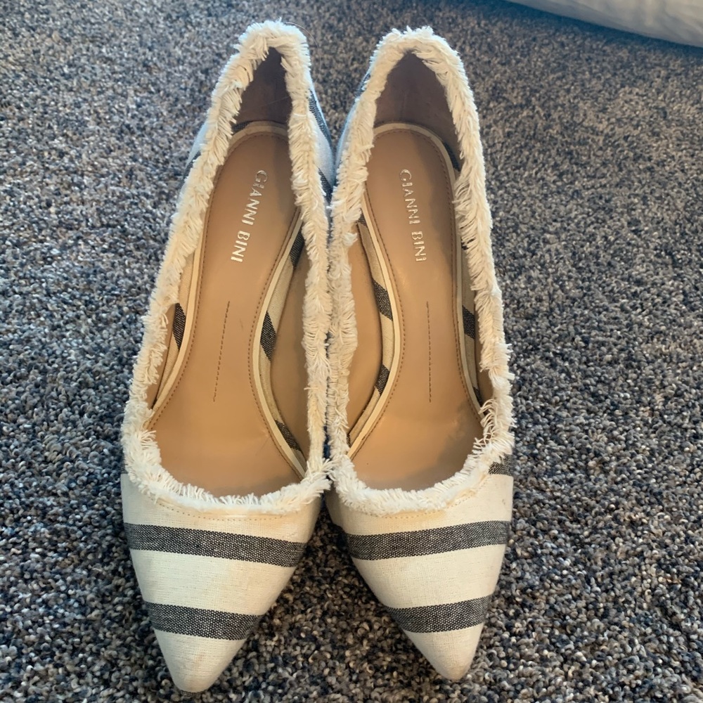 Super cute denim-like heels with frayed lining